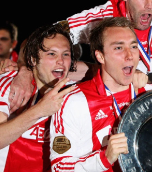 开云下载-俄罗斯名将夺冠赢得掌声，庆祝胜利瞬间的简单介绍