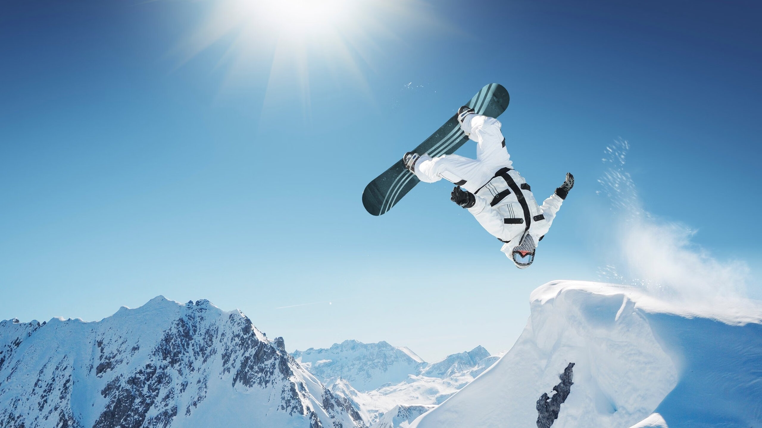 温网鏖战拉沃尔杯，阿尔卡拉斯扛起全队的青春风暴